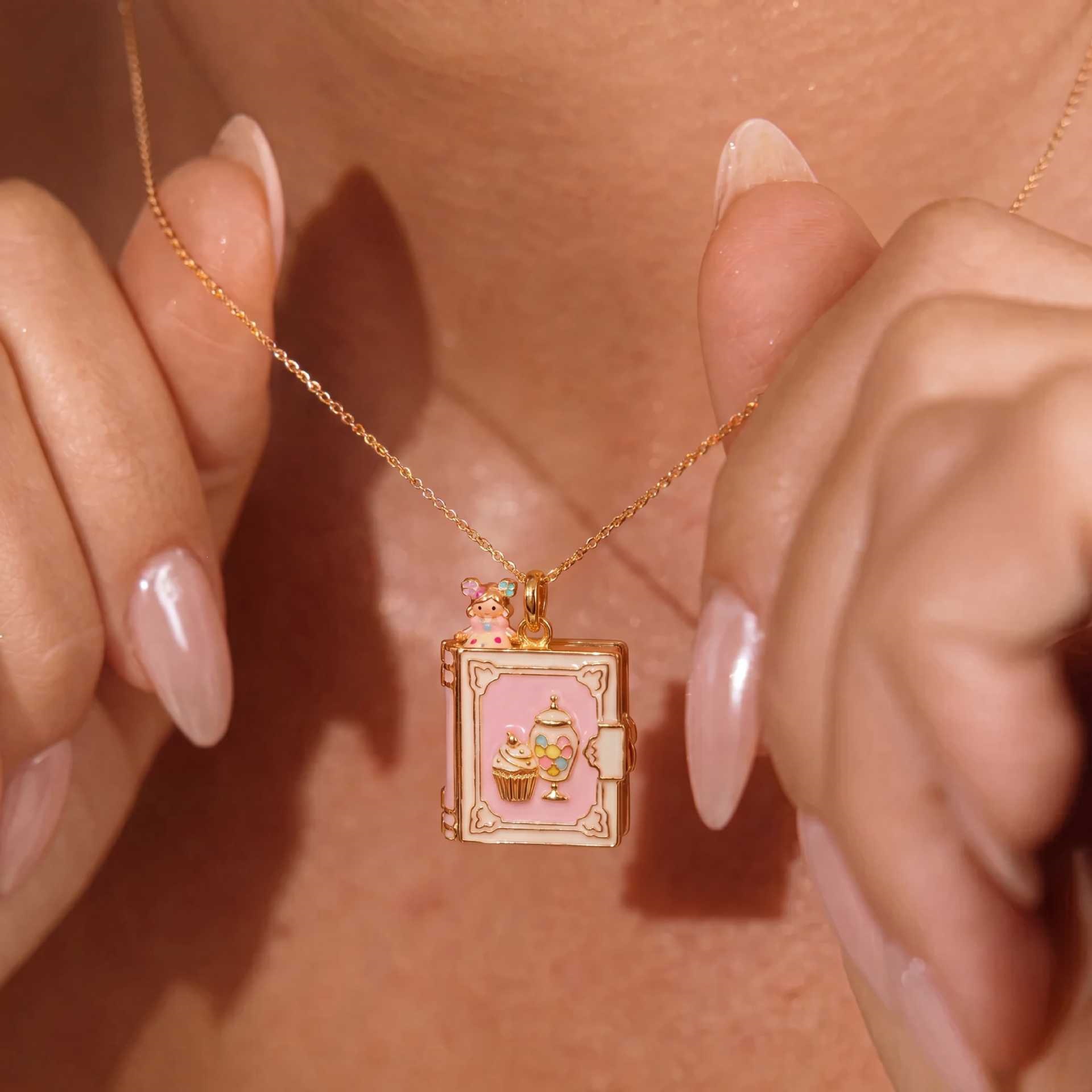 Novo Colar Pingente de Livro A - Jewelry Making Journal avaliação e preço